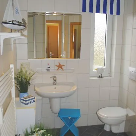 Ferienwohnung Yachthafentraum In 2 Minuten Am Strand Seebruecke Yachthafen Kuehlungsborn Exterior photo