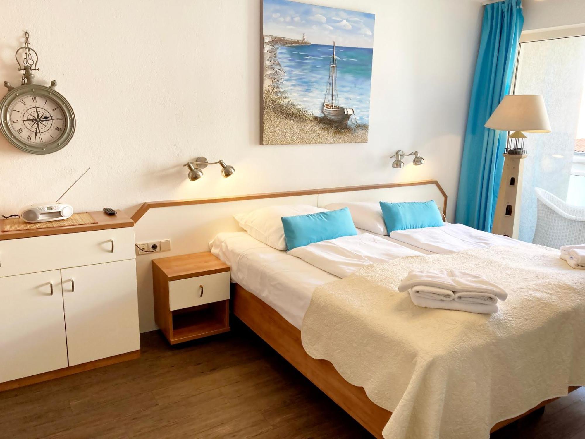 Yachthafentraum In 2 Minuten Am Seebruecke Yachthafen Apartment Kuehlungsborn